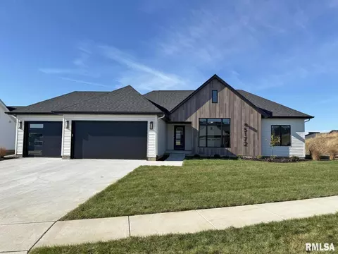5172 Pinecreek Ln, Bettendorf, IA 52722