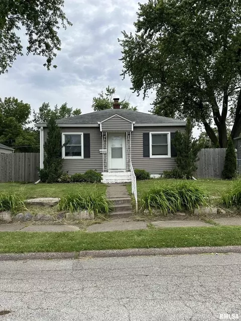 2312 Pacific St, Davenport, IA 52804