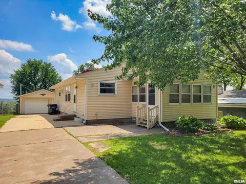 2621 Glaspell St, Davenport, IA 52804
