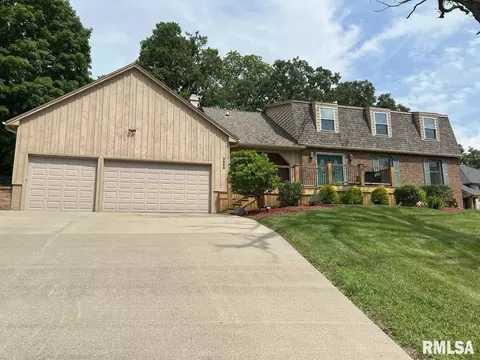 2935 Elk Dr, Bettendorf, IA 52722