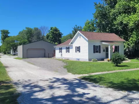 206 E North St, Mount Sterling, IL 62353
