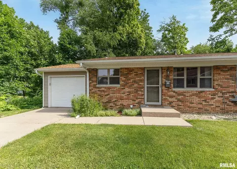 2202 7 12 St, East Moline, IL 61244