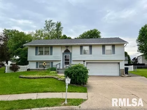 1512 Crestline Dr, Clinton, IA 52732