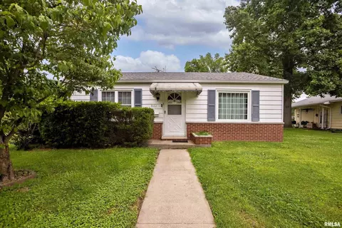 801 E Garland St, West Frankfort, IL 62896