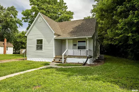 909 W Cherry St, Herrin, IL 62948
