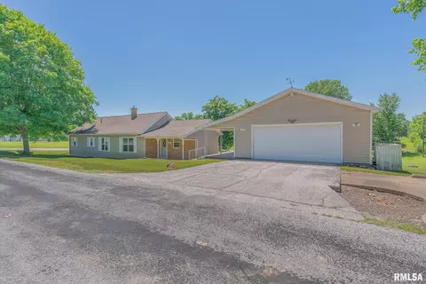 101 1st Ave, Matherville, IL 61263
