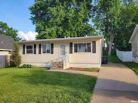 709 W 59th St, Davenport, IA 52806