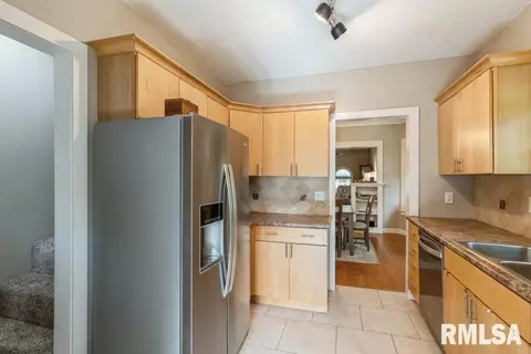 2519 13th St, Moline, IL 61265 photo 8