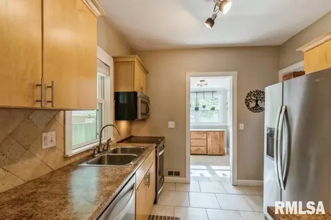 2519 13th St, Moline, IL 61265 photo 7