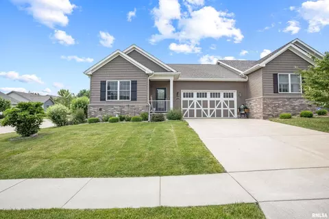 1425 W 40th St, Davenport, IA 52806