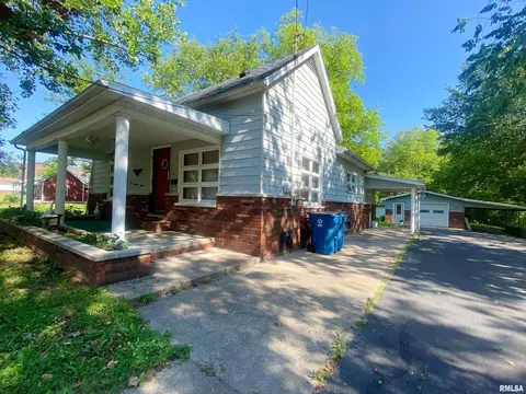 607 E Washington St, Christopher, IL 62822 photo 2