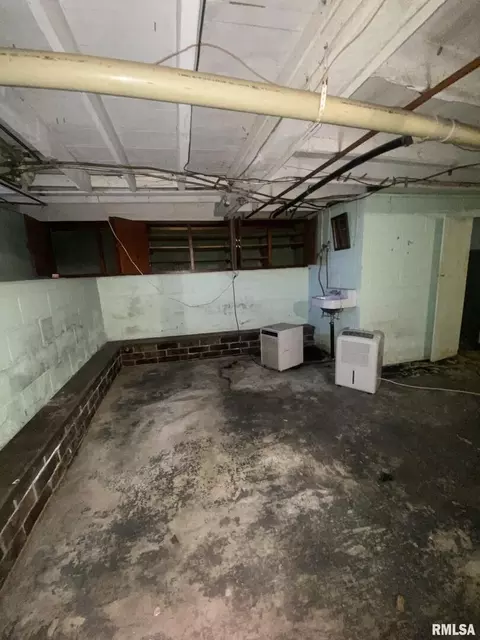 607 E Washington St, Christopher, IL 62822 photo 21