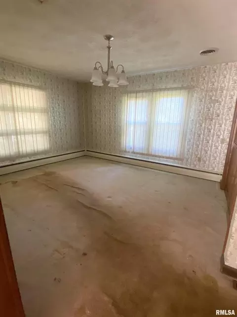 607 E Washington St, Christopher, IL 62822 photo 13