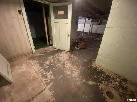 607 E Washington St, Christopher, IL 62822 photo 19