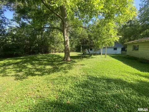 607 E Washington St, Christopher, IL 62822 photo 6