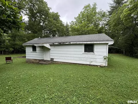 607 E Washington St, Christopher, IL 62822 photo 9