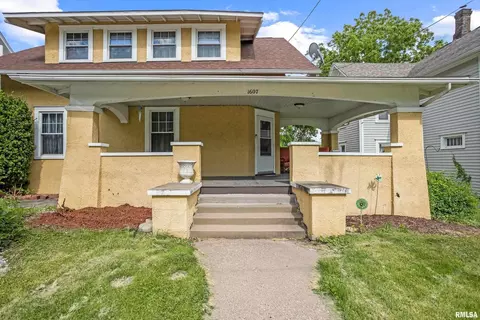 1607 Belle Ave, Davenport, IA 52803