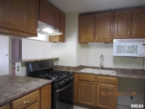 1860 18th Ave #A, Moline, IL 61265 photo 4