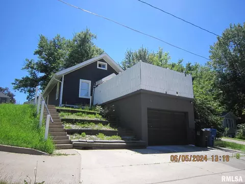 1860 18th Ave #A, Moline, IL 61265