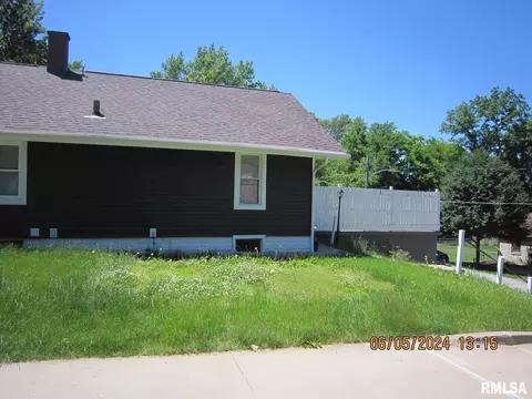 1860 18th Ave #A, Moline, IL 61265 photo 2