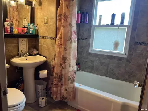 1015 18th Ave, Moline, IL 61265 photo 16