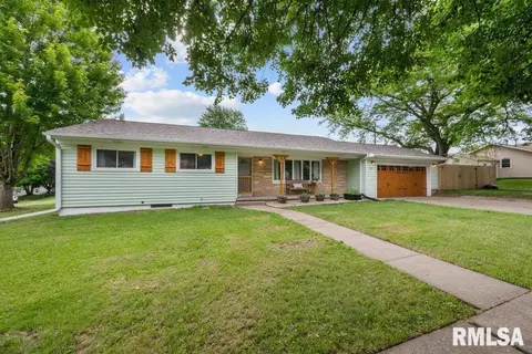 2835 Washington St, Davenport, IA 52804