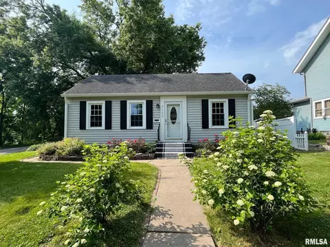 2103 W Pleasant St, Davenport, IA 52804