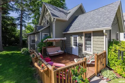 1817 12th Ave, Moline, IL 61265