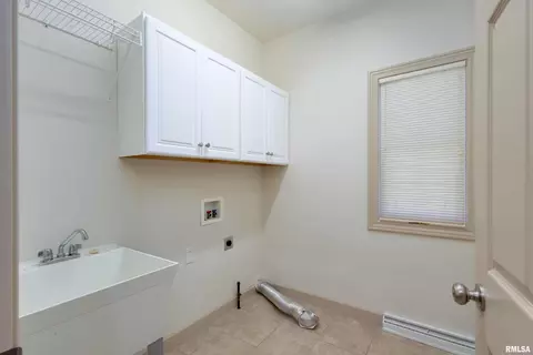 119 S Blanche Dr, Eldridge, IA 52748 photo 18