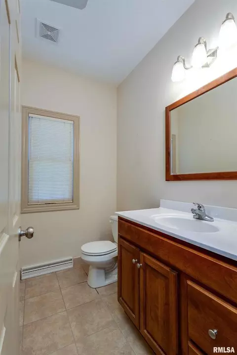 119 S Blanche Dr, Eldridge, IA 52748 photo 19