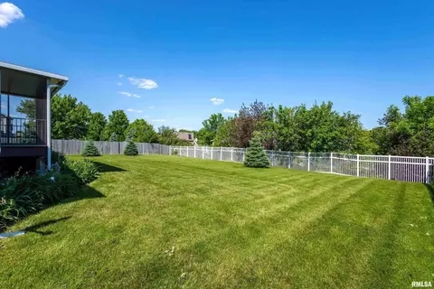 119 S Blanche Dr, Eldridge, IA 52748 photo 35