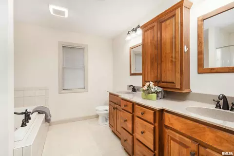 119 S Blanche Dr, Eldridge, IA 52748 photo 30