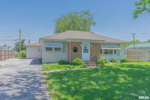 8 Suburban Heights St, Milan, IL 61264