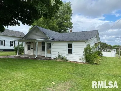 1304 SE 2nd Ave #A, Aledo, IL 61231