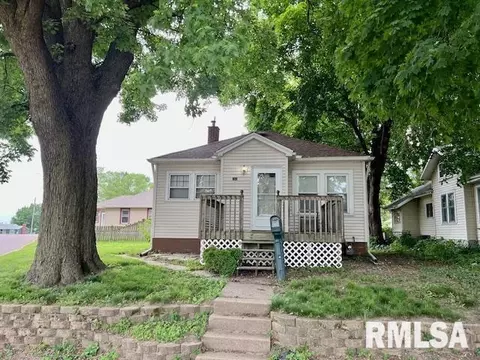 2460 Barker St, Clinton, IA 52732