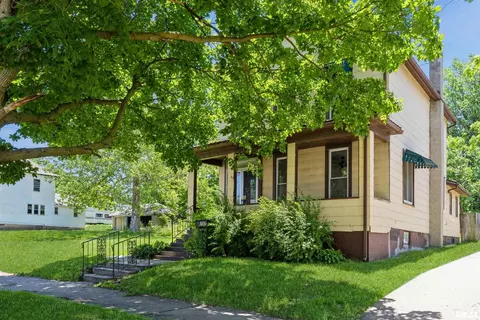 707 9th Ave S, Clinton, IA 52732