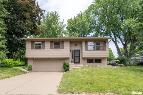 1800 Sutton Pl, Bettendorf, IA 52722