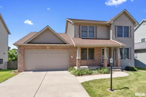 7 Hidden Valley Cir, Davenport, IA 52804