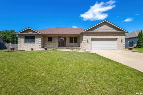 1102 E 7th St, Coal Valley, IL 61240