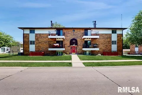 3020 4th St #12, Moline, IL 61265