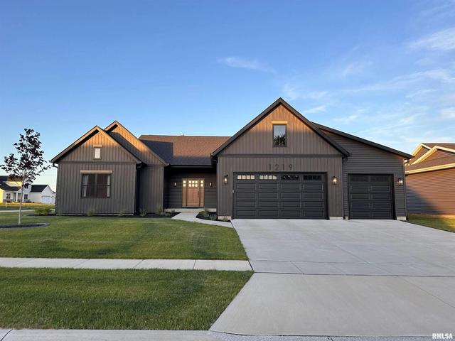 1219 S 2nd St, Eldridge, IA 52748
