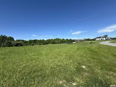 6293 Lakeview Dr, Carterville, IL 62918