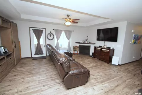 300 E Franklin St #202, Eldridge, IA 52748 photo 5