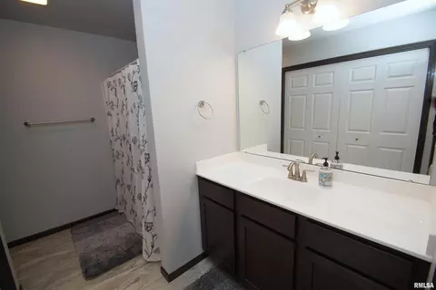300 E Franklin St #202, Eldridge, IA 52748 photo 11