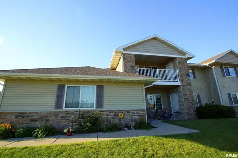 300 E Franklin St #202, Eldridge, IA 52748
