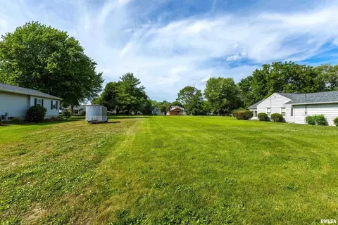 433 E South St, Geneseo, IL 61254