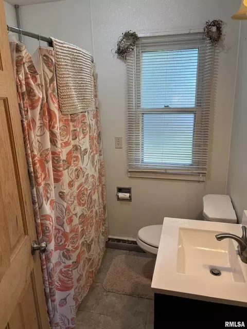 Bath - 3638 84, Thomson, IL 61285 photo 4 of 5