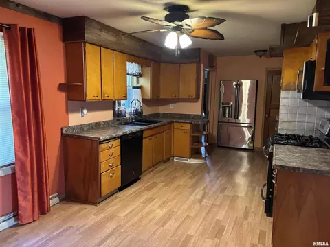 Kitchen - 3638 84, Thomson, IL 61285 photo 4 of 4