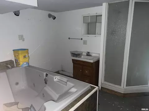 Bath - 3638 84, Thomson, IL 61285 photo 2 of 5