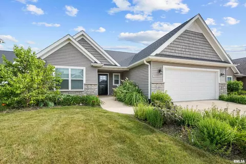 149 Muhs Cir, Eldridge, IA 52748